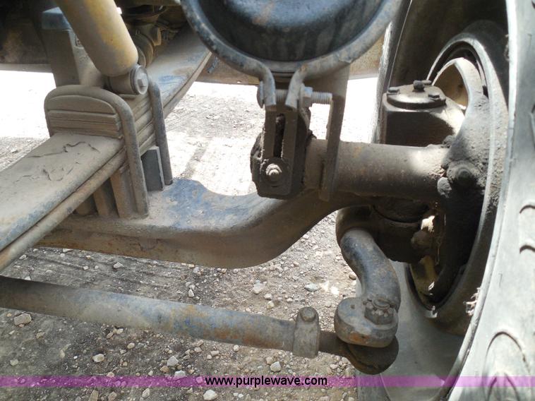 image for item I3403 1992 Peterbilt 379 semi truck