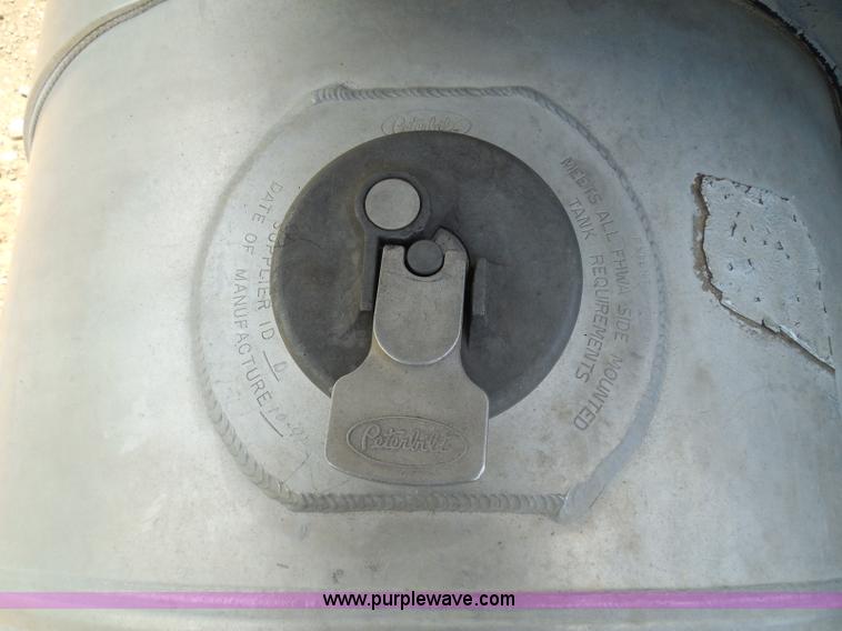 image for item I3403 1992 Peterbilt 379 semi truck