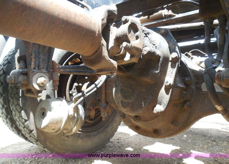 image for item I3403 1992 Peterbilt 379 semi truck