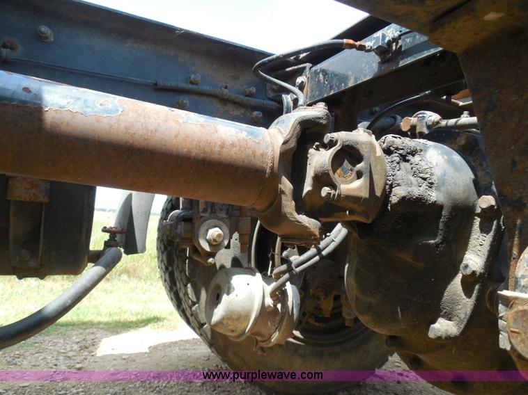 image for item I3403 1992 Peterbilt 379 semi truck