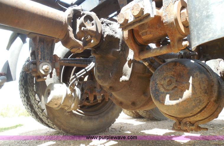 image for item I3403 1992 Peterbilt 379 semi truck