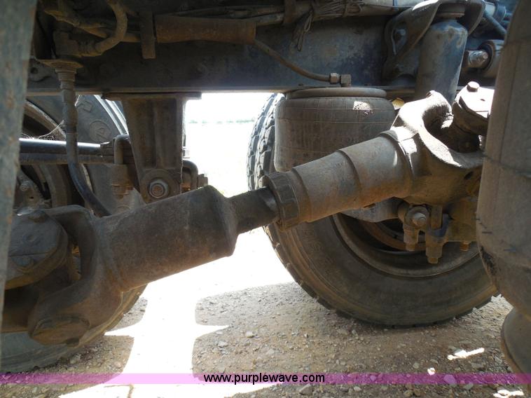 image for item I3403 1992 Peterbilt 379 semi truck