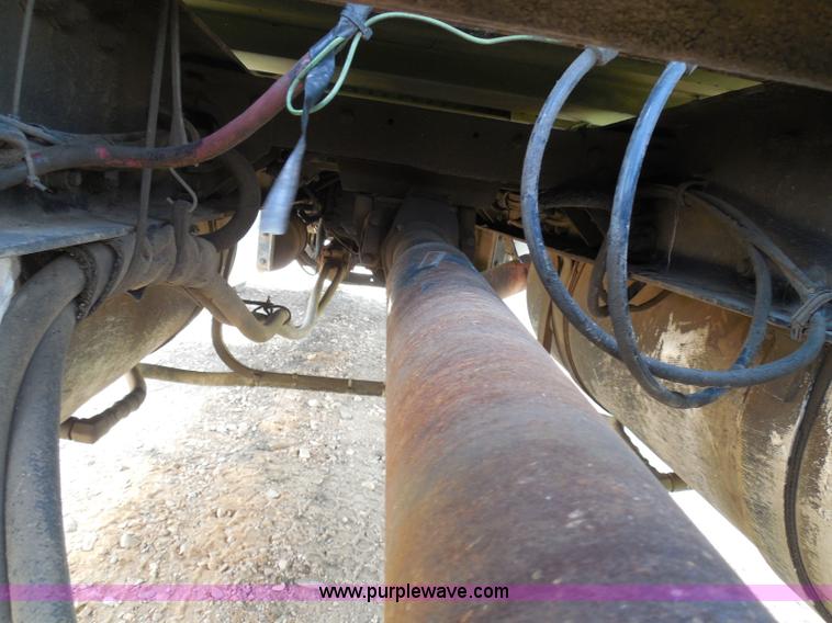 image for item I3403 1992 Peterbilt 379 semi truck