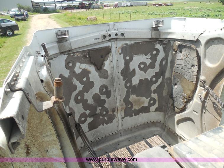 image for item I3403 1992 Peterbilt 379 semi truck