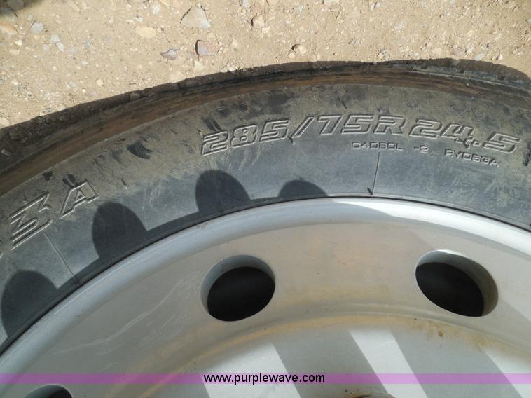 image for item I3403 1992 Peterbilt 379 semi truck