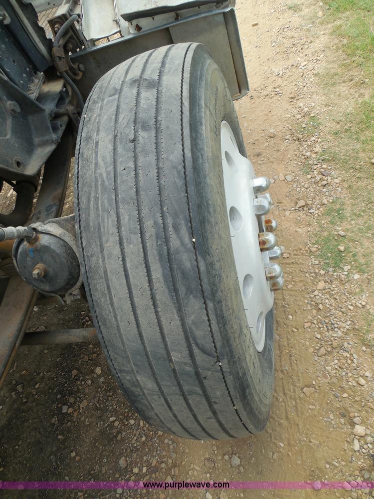 image for item I3403 1992 Peterbilt 379 semi truck