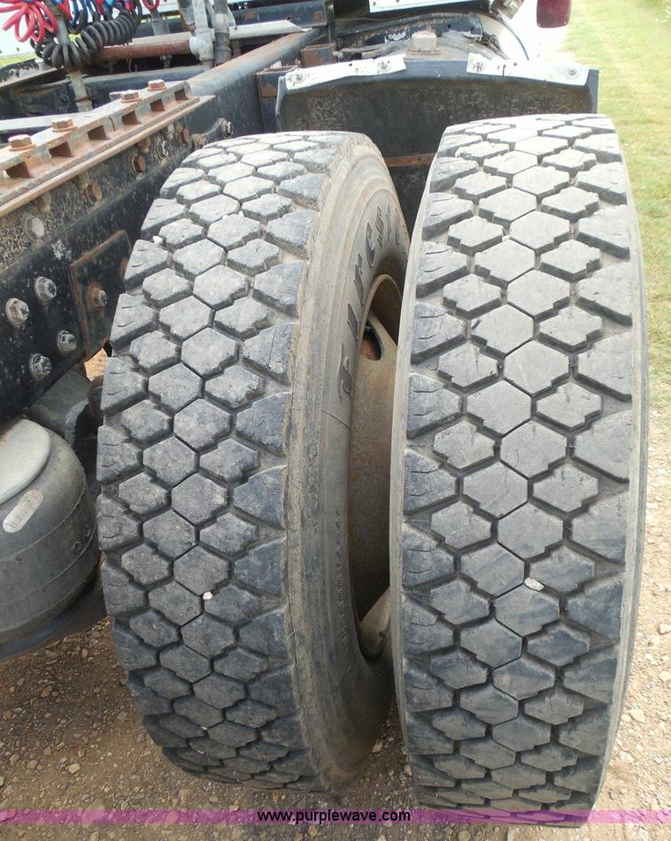 image for item I3403 1992 Peterbilt 379 semi truck