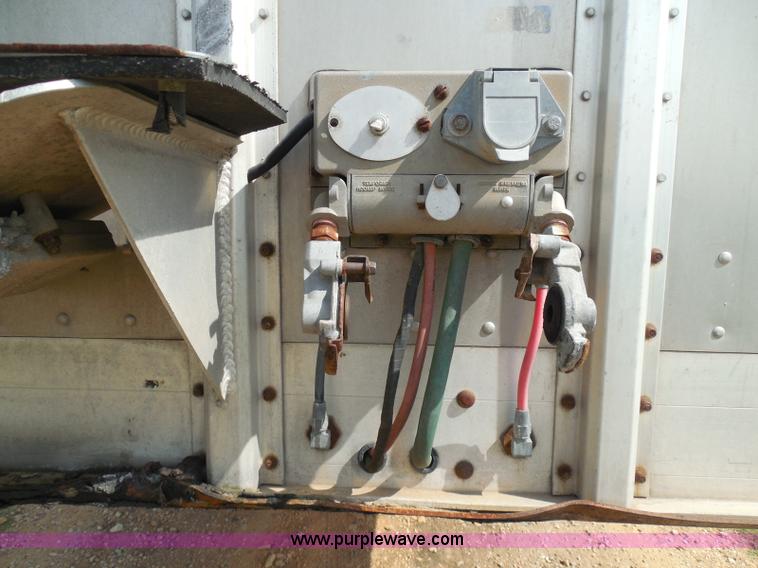 image for item I3406 2001 Barrett livestock trailer