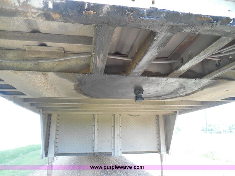 image for item I3406 2001 Barrett livestock trailer