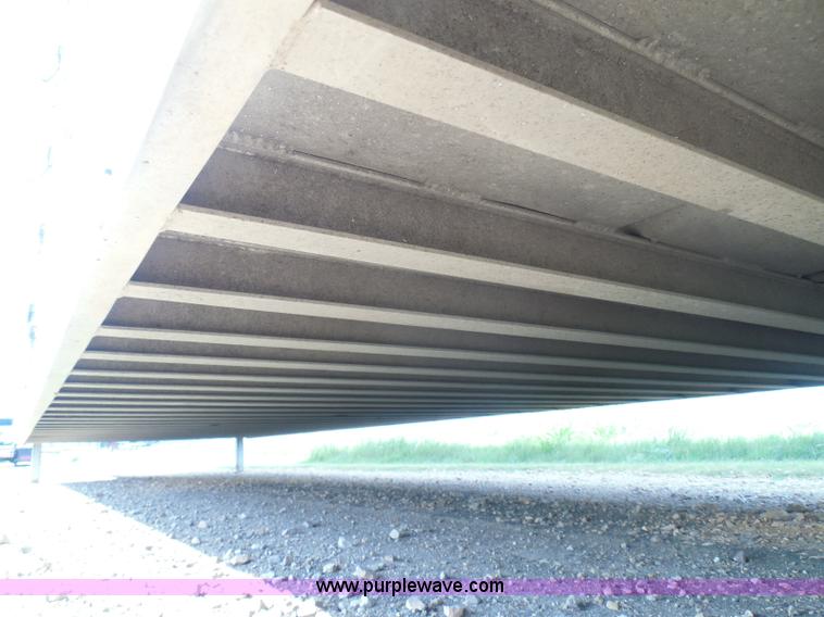 image for item I3406 2001 Barrett livestock trailer