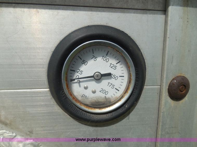 image for item I3406 2001 Barrett livestock trailer