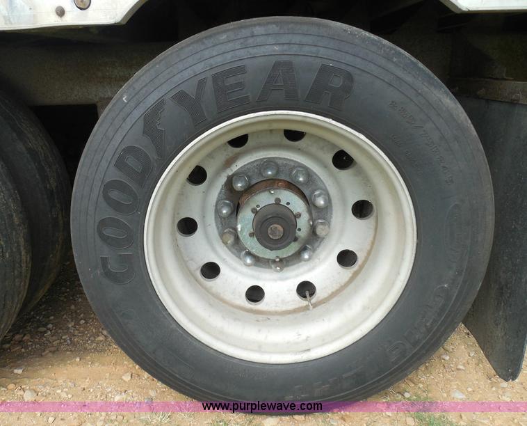 image for item I3406 2001 Barrett livestock trailer