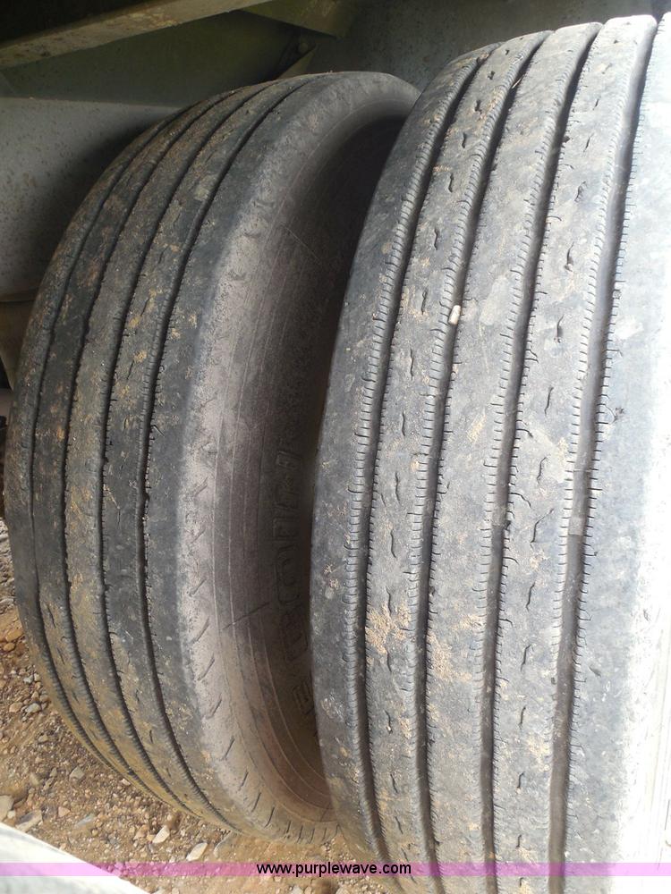 image for item I3406 2001 Barrett livestock trailer