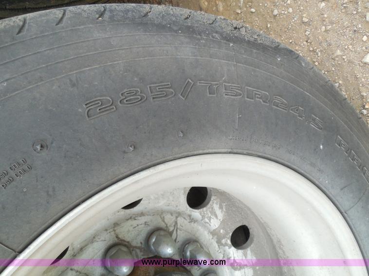 image for item I3406 2001 Barrett livestock trailer