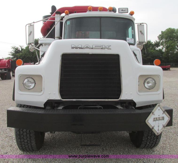 image for item I3482 1998 Mack DM690S liquid vacuum truck with liquid ring blower