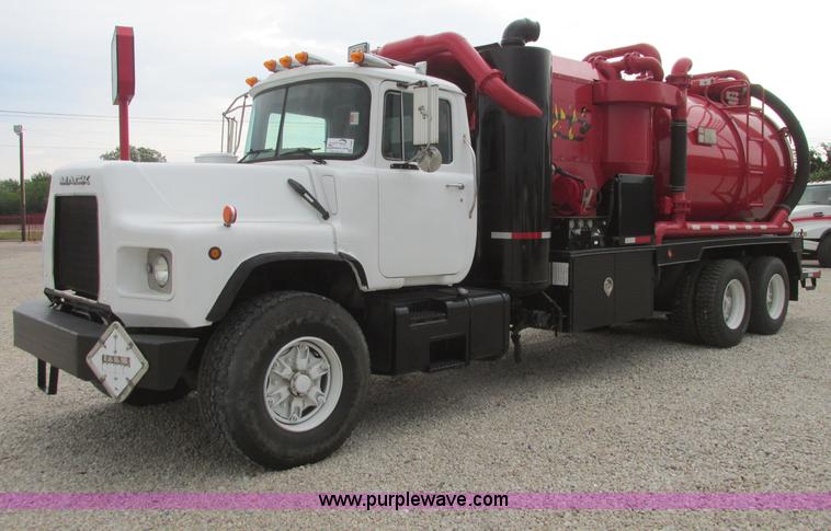 image for item I3482 1998 Mack DM690S liquid vacuum truck with liquid ring blower