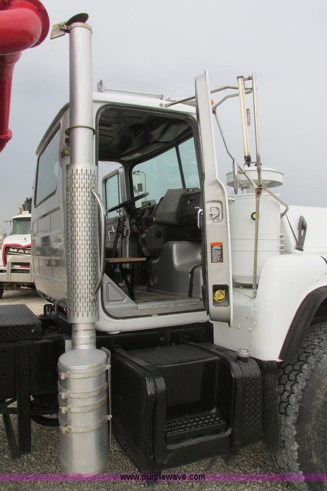 image for item I3482 1998 Mack DM690S liquid vacuum truck with liquid ring blower