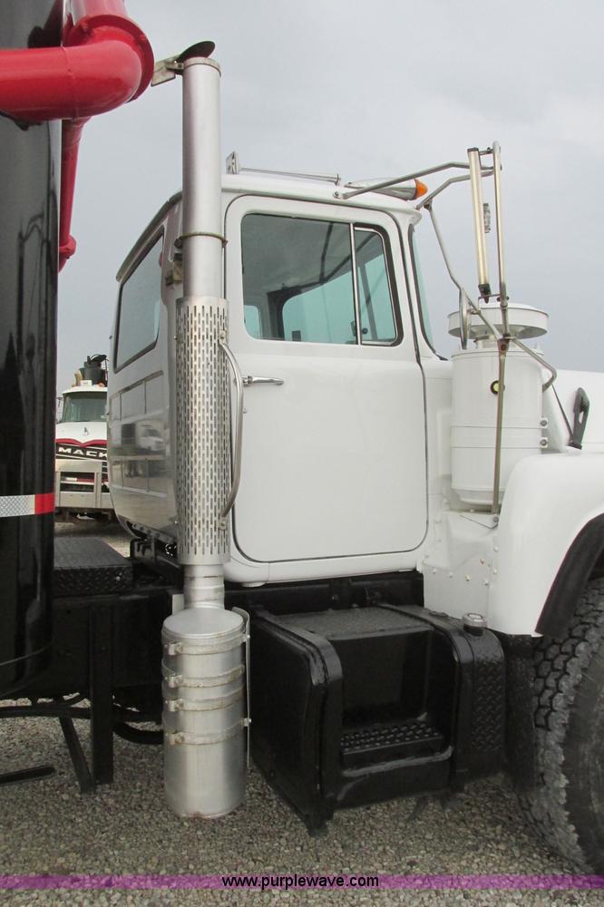 image for item I3482 1998 Mack DM690S liquid vacuum truck with liquid ring blower