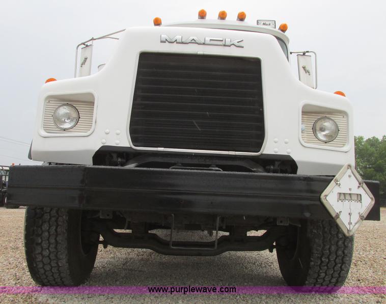 image for item I3482 1998 Mack DM690S liquid vacuum truck with liquid ring blower