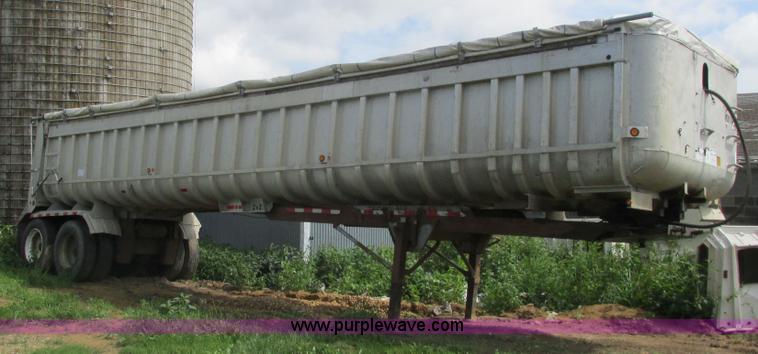 image for item I3834 1985 Freuhauf end dump trailer