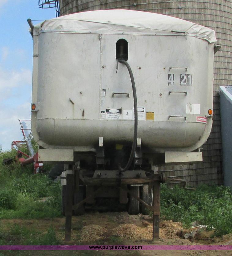 image for item I3834 1985 Freuhauf end dump trailer