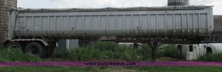 image for item I3834 1985 Freuhauf end dump trailer