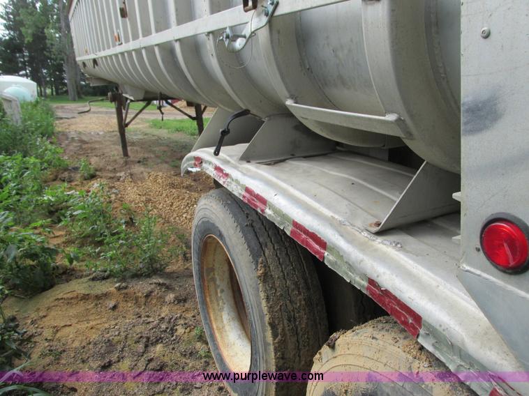 image for item I3834 1985 Freuhauf end dump trailer