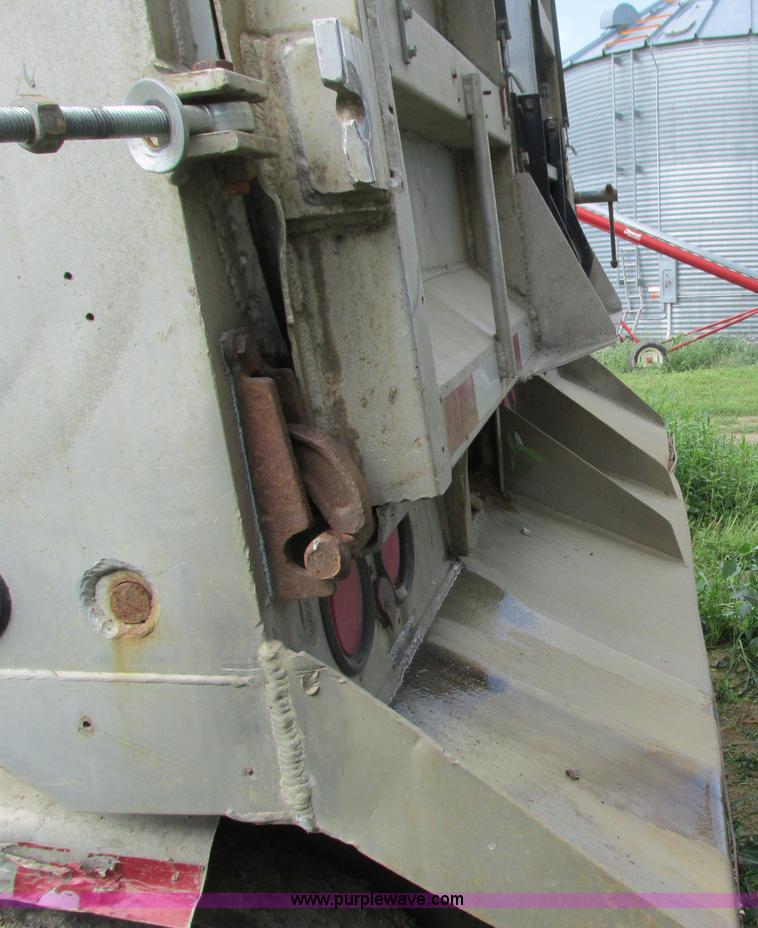 image for item I3834 1985 Freuhauf end dump trailer