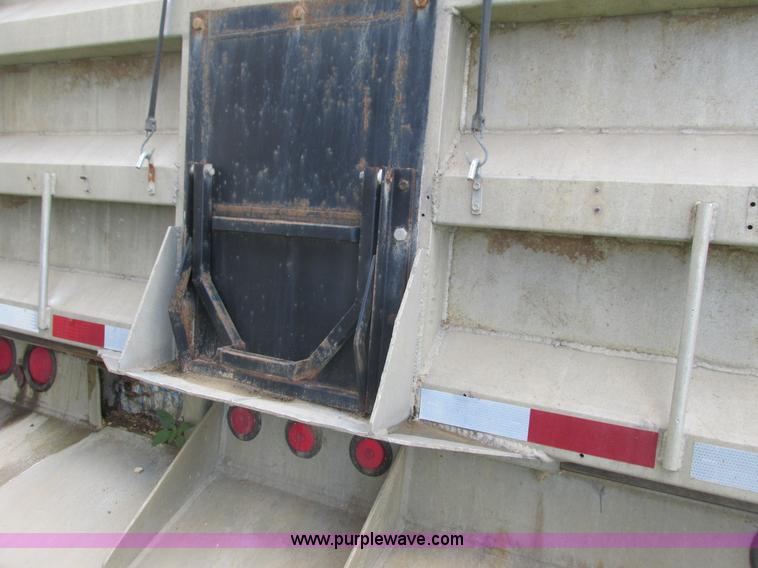 image for item I3834 1985 Freuhauf end dump trailer