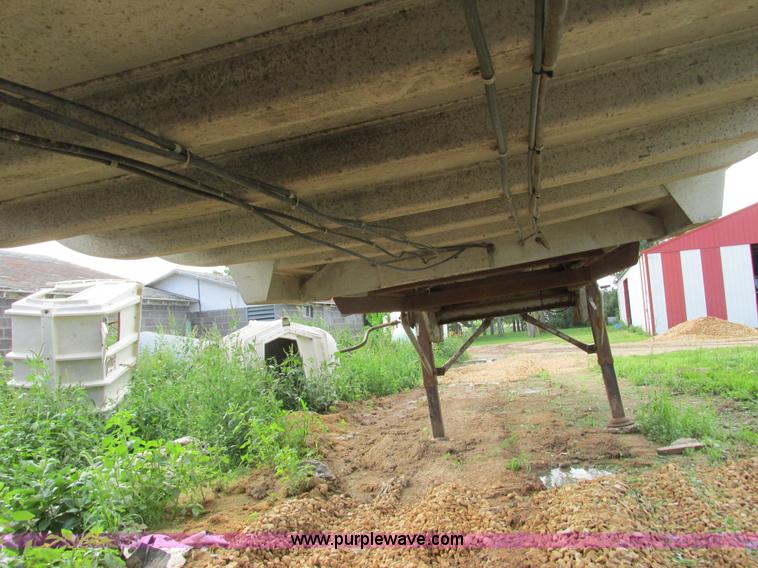 image for item I3834 1985 Freuhauf end dump trailer