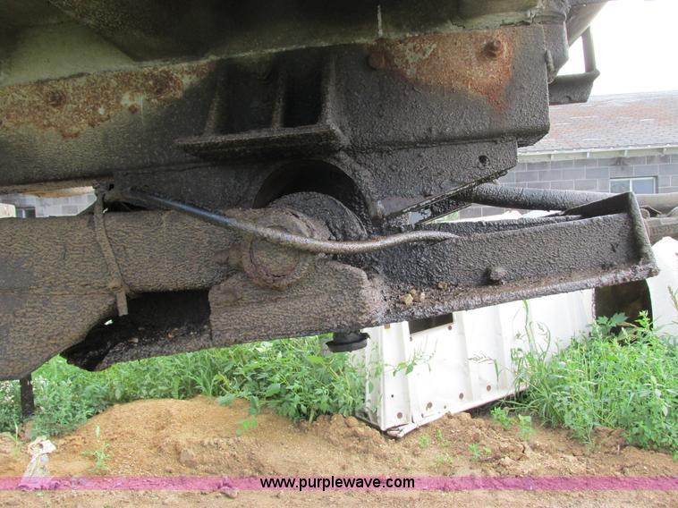 image for item I3834 1985 Freuhauf end dump trailer