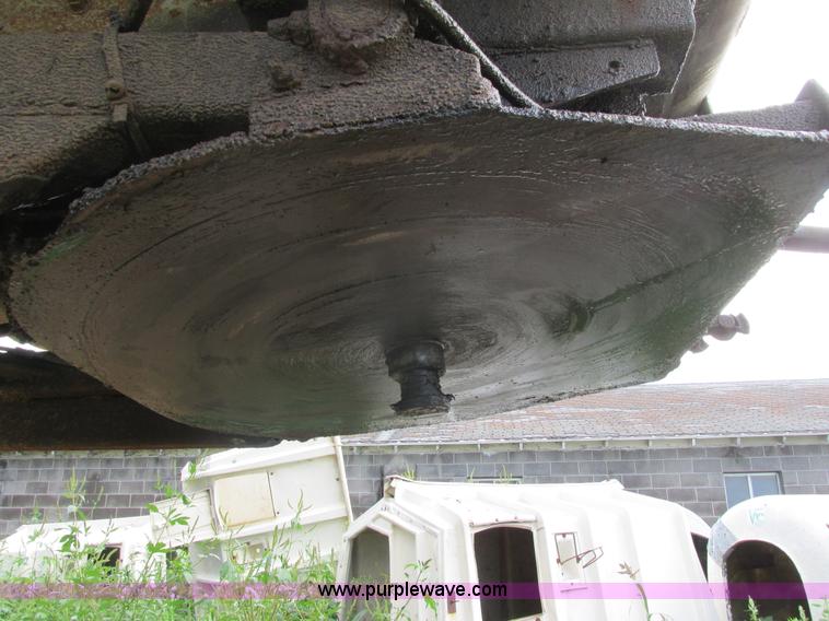 image for item I3834 1985 Freuhauf end dump trailer