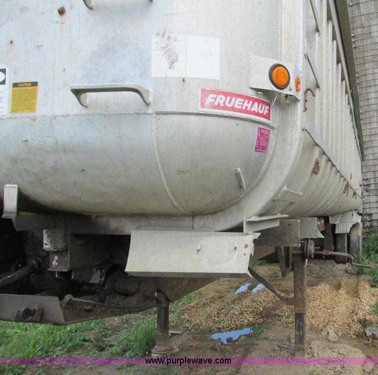 image for item I3834 1985 Freuhauf end dump trailer