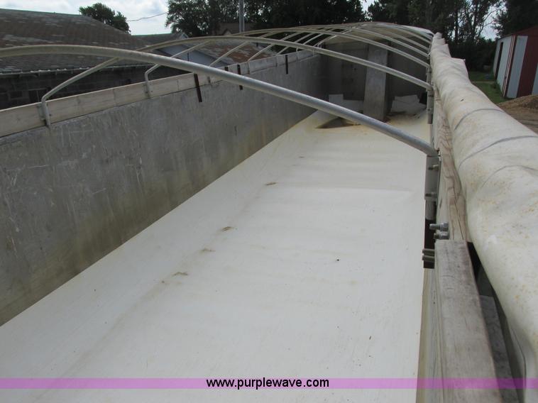 image for item I3834 1985 Freuhauf end dump trailer