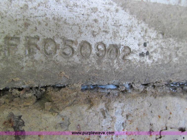 image for item I3834 1985 Freuhauf end dump trailer