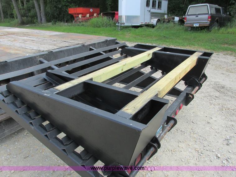 image for item I3835 1998 Specialized XL70LSD drop deck trailer