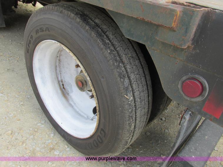 image for item I3835 1998 Specialized XL70LSD drop deck trailer