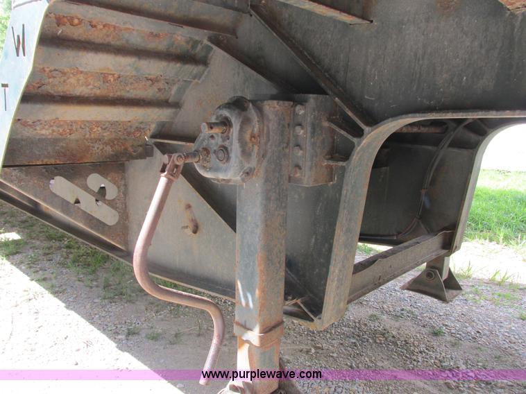 image for item I3835 1998 Specialized XL70LSD drop deck trailer