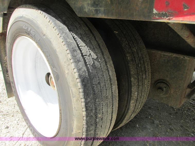 image for item I3835 1998 Specialized XL70LSD drop deck trailer