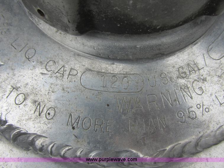 image for item I6195 2001 Freightliner Columbia semi truck