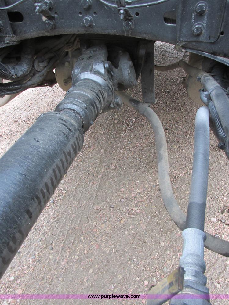 image for item I6195 2001 Freightliner Columbia semi truck