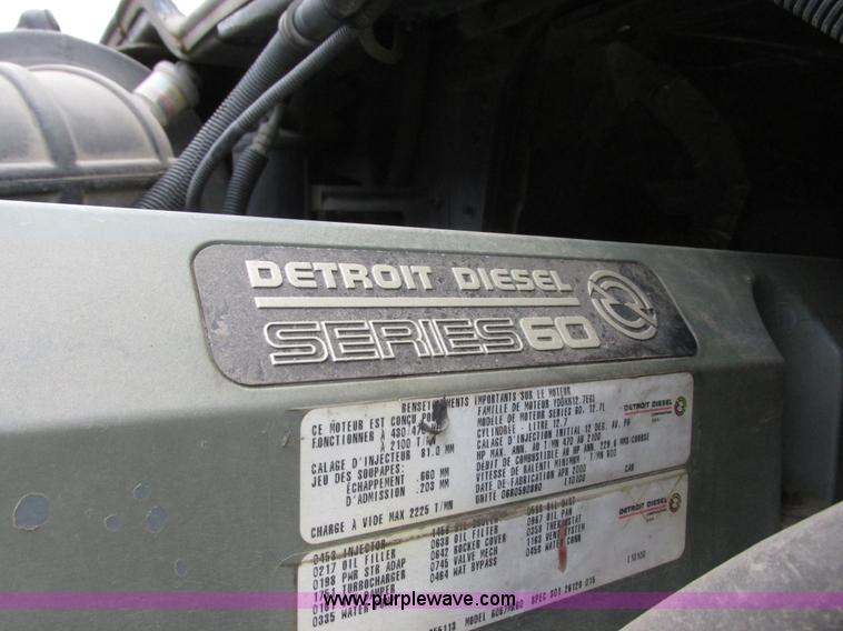 image for item I6195 2001 Freightliner Columbia semi truck