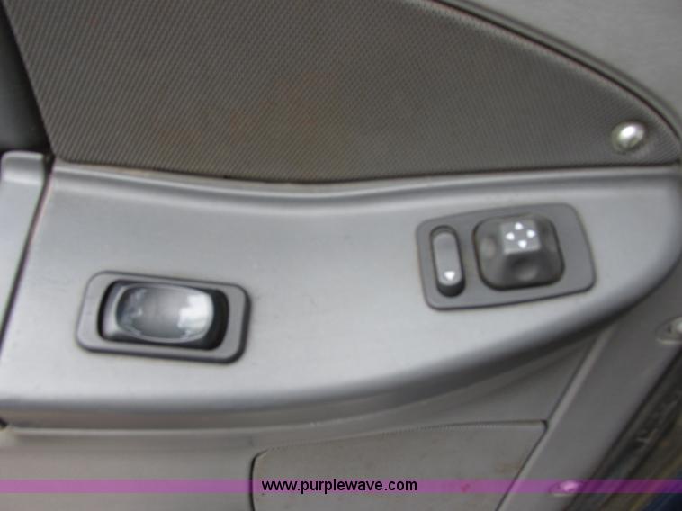 image for item I6195 2001 Freightliner Columbia semi truck