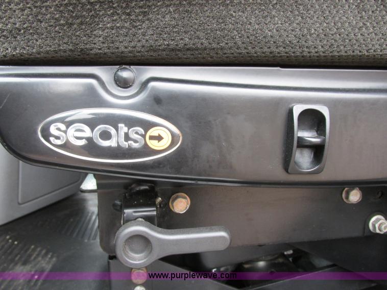 image for item I6195 2001 Freightliner Columbia semi truck