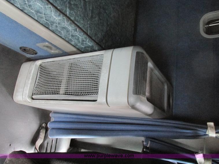 image for item I6195 2001 Freightliner Columbia semi truck