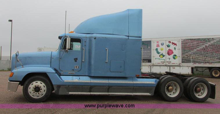 image for item I6196 1998 Freightliner FLD120 semi truck