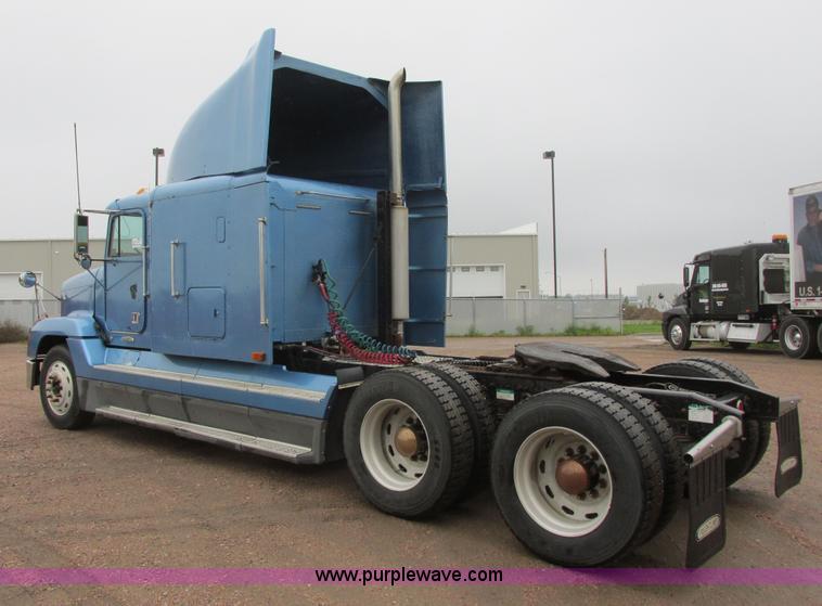 image for item I6196 1998 Freightliner FLD120 semi truck