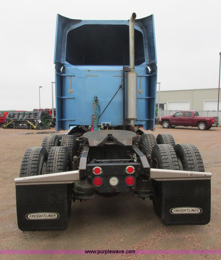 image for item I6196 1998 Freightliner FLD120 semi truck