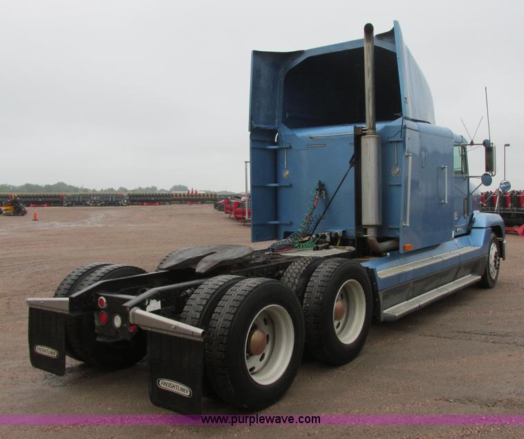 image for item I6196 1998 Freightliner FLD120 semi truck