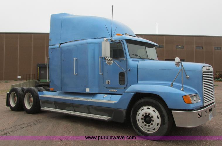 image for item I6196 1998 Freightliner FLD120 semi truck